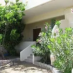 アパートホテル Skoutari Beach