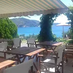 アパートホテル Skoutari Beach