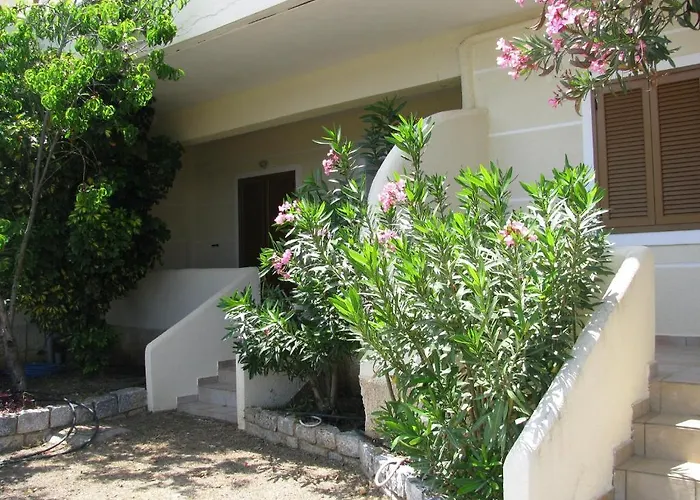 Ξενοδοχείο με διαμερίσματα Skoutari Beach 2*