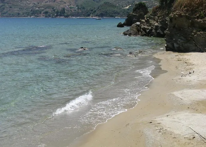 Ξενοδοχείο με διαμερίσματα Skoutari Beach 2*