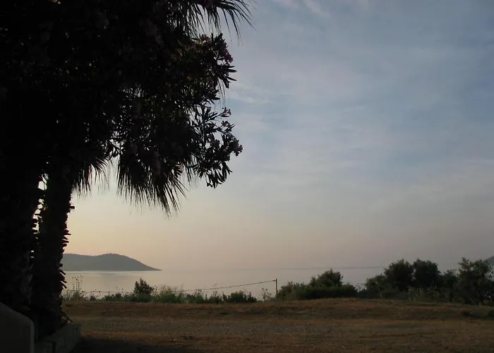 Ξενοδοχείο με διαμερίσματα Skoutari Beach